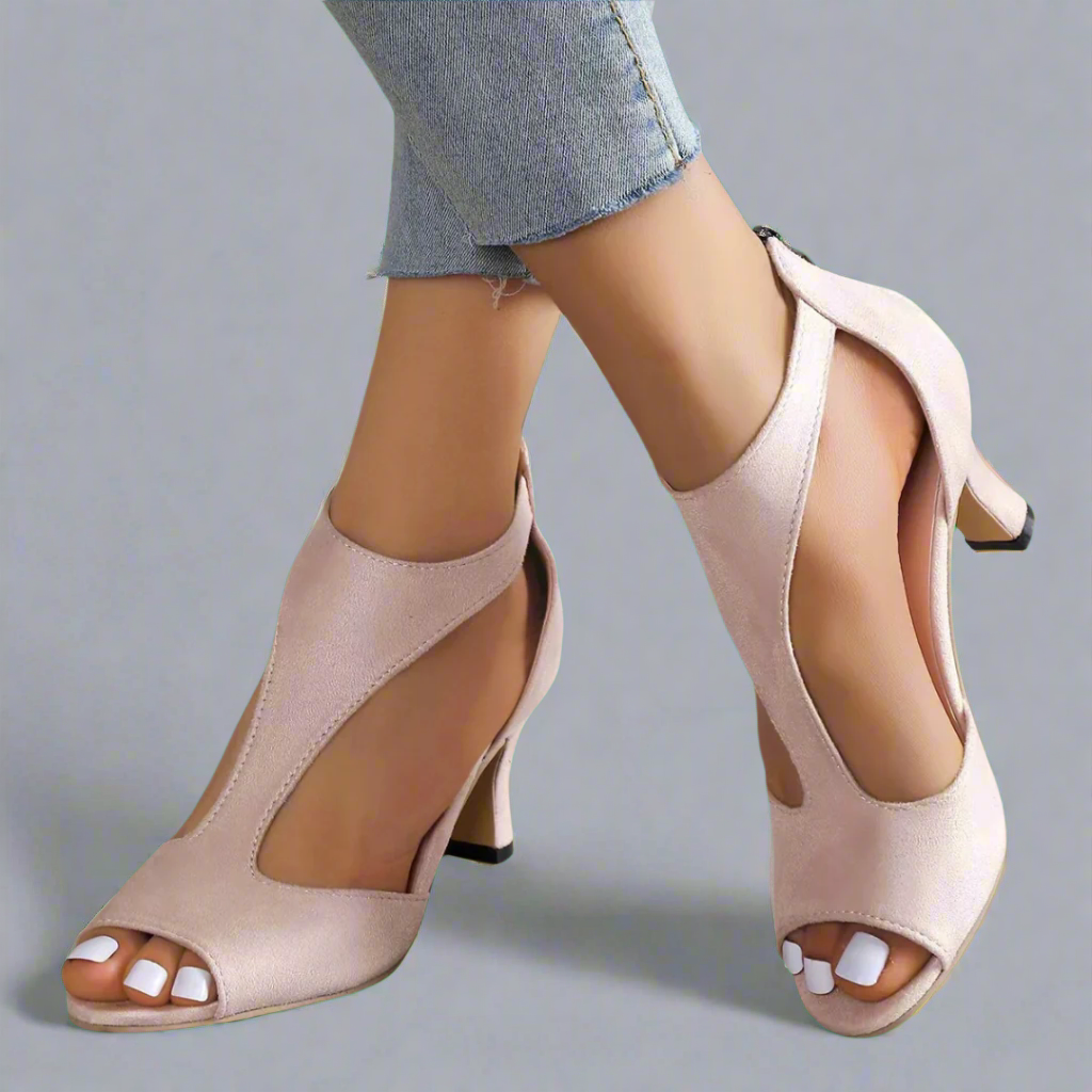 Hak Sandalen met Gebogen Uitsnede