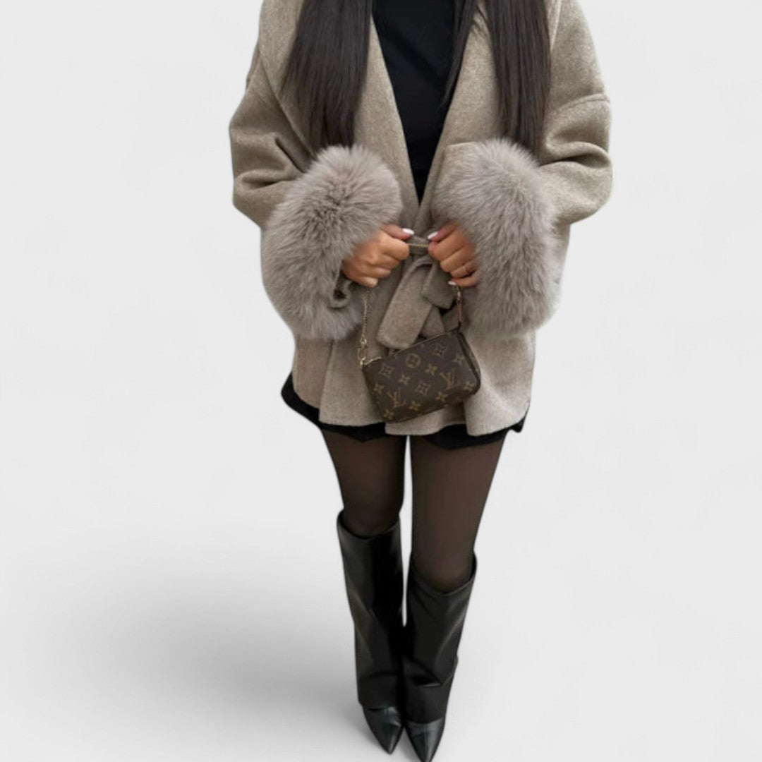 Tineke | Elegante jas met details van imitatiebont